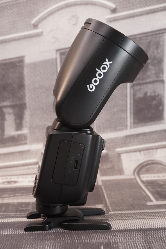 Godox V1Pro Round Head Flash (FUJI)