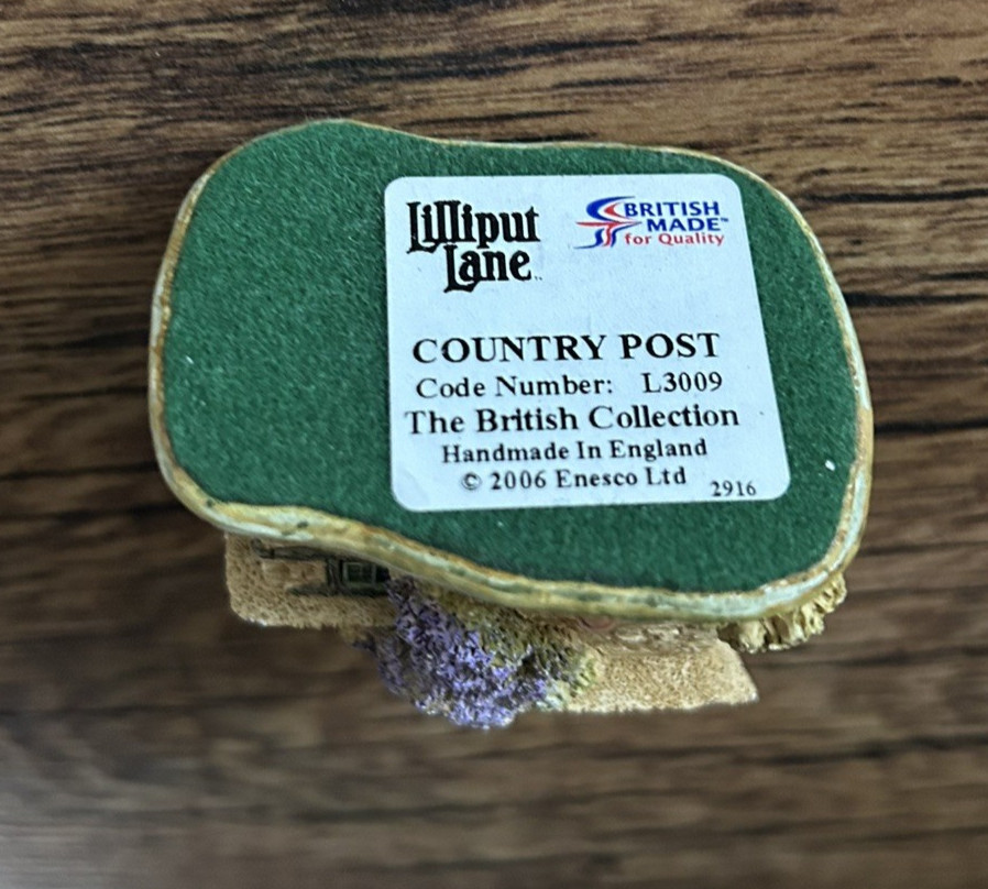 Lilliput Lane "COUNTRY POST" Boxed