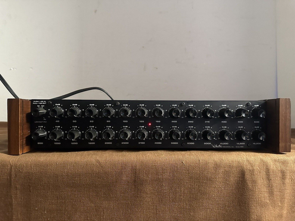 White Vintage Instruments Equalizer Model 4002 (2 counts)