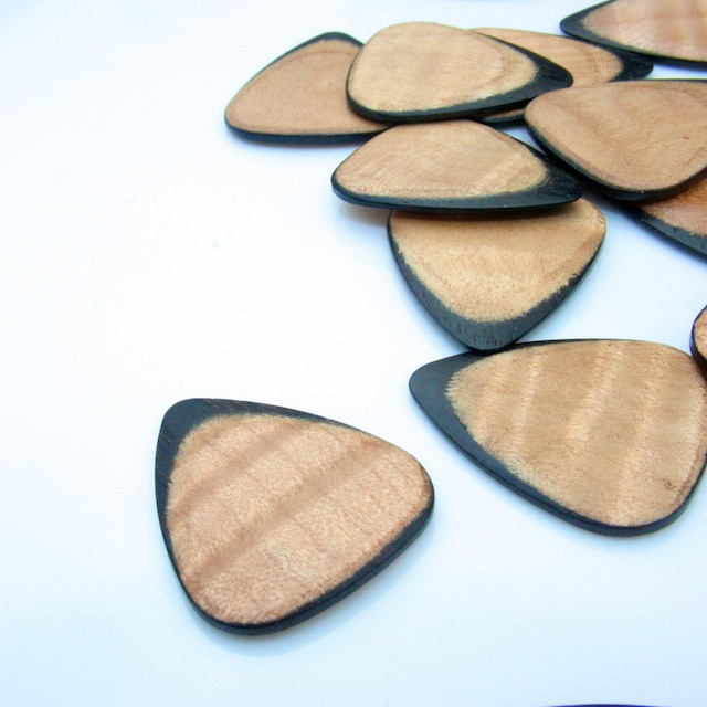 Timber Tones Tri-Tone Guitar Pick - Curly Maple - Single Pick