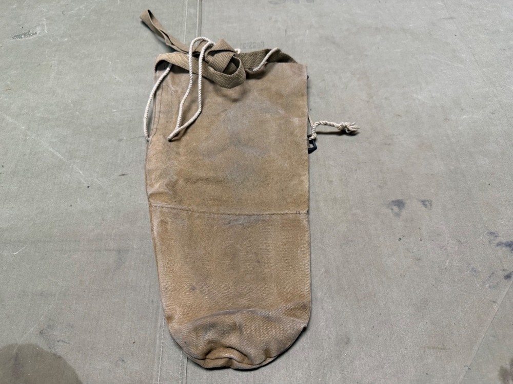 ORIGINAL WWII US ARMY M1A2 NON COMBATANT TRAINING GAS MASK CARRY BAG-KHAKI