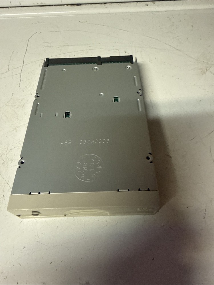 Iomega ZIP 100 Internal IDE ATAPI 3.5" Zip Drive Model Z100ATAPI Beige Tested