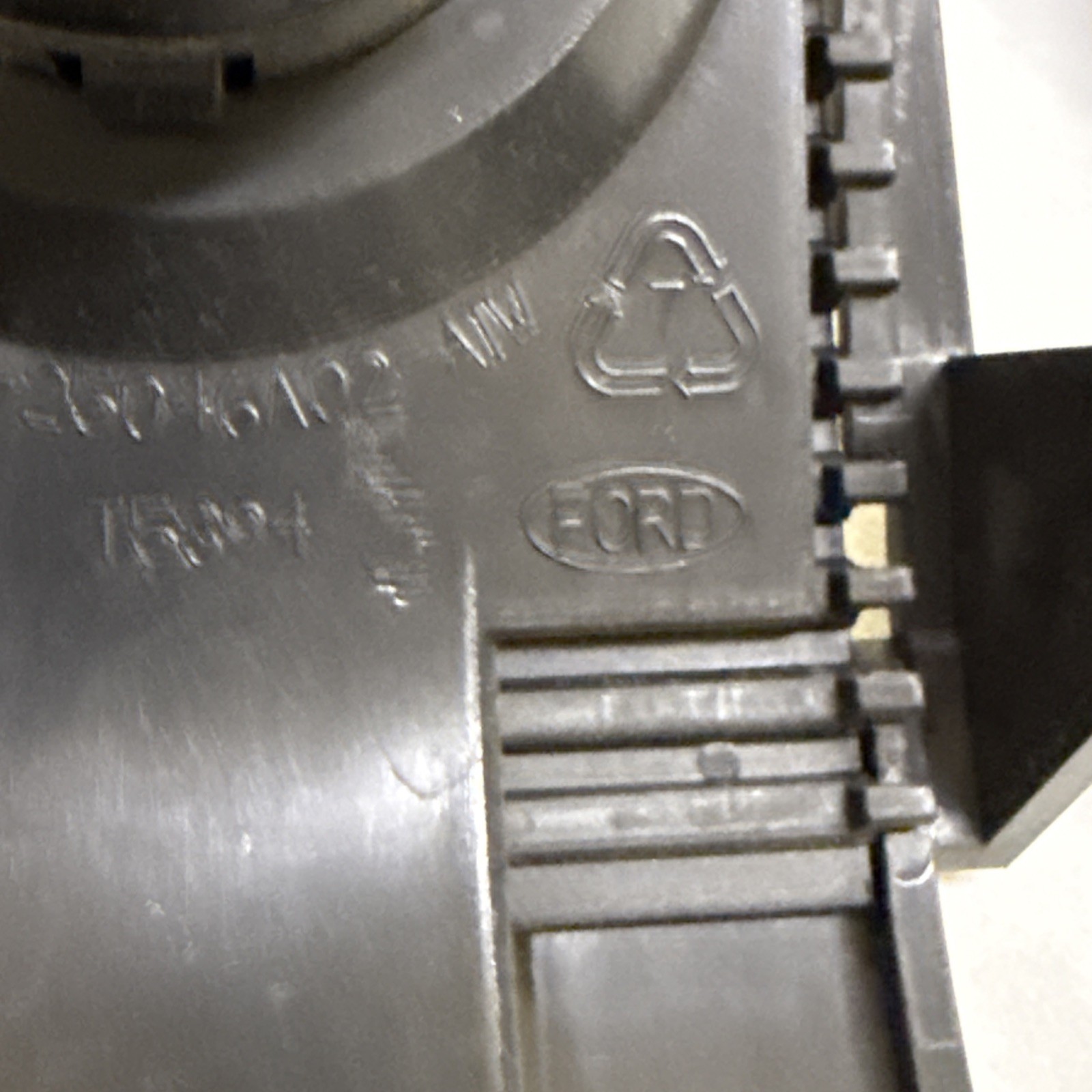 99-04 Ford F250 F350 Super Duty Dashboard Bezel Power Outlet 12V Point OEM F-250