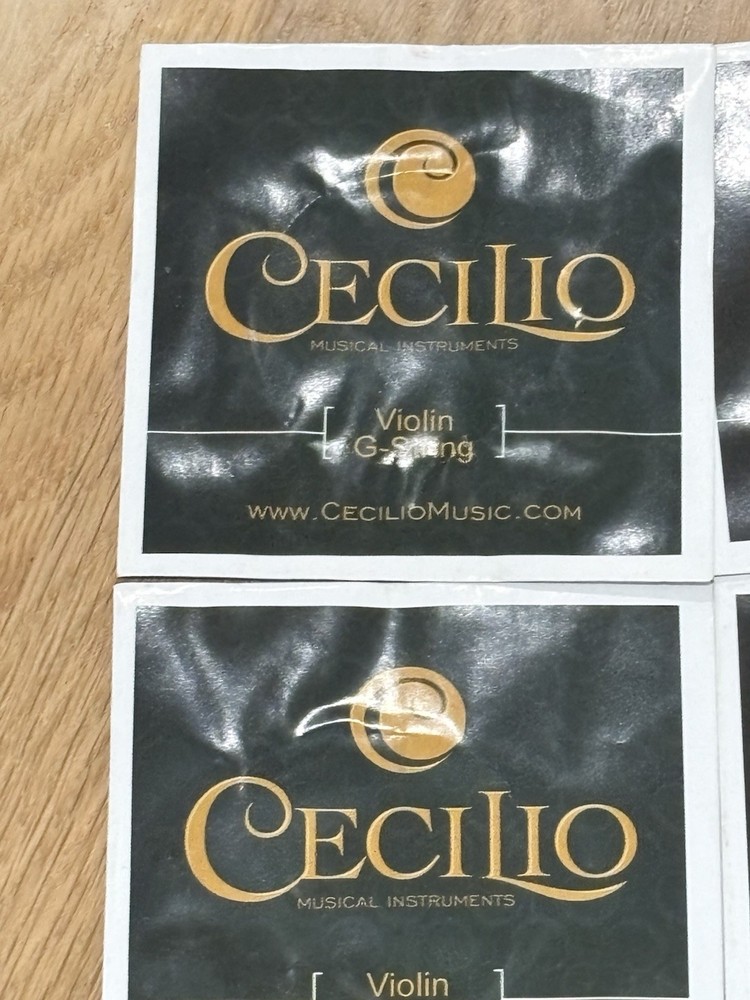 Cecelio Lightweight 4/4 Full Violin Case with replacement Strings (red Velvet)