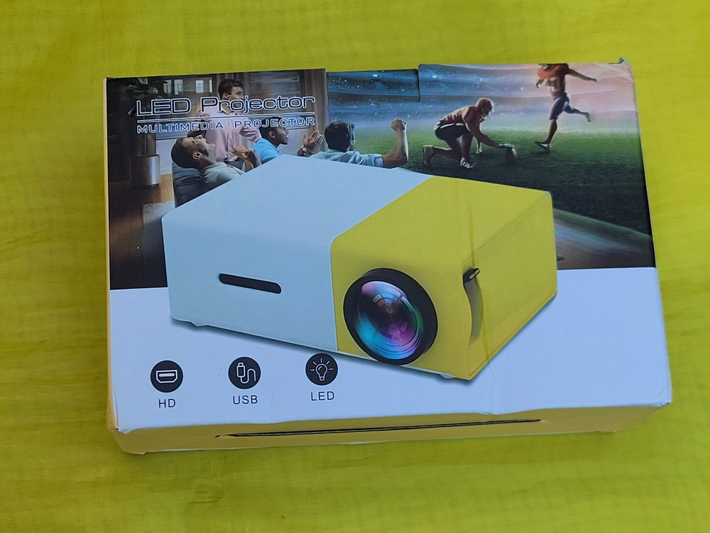LED Projector Multimedia Home Theater USB HDMITested & Working Condition AS IS