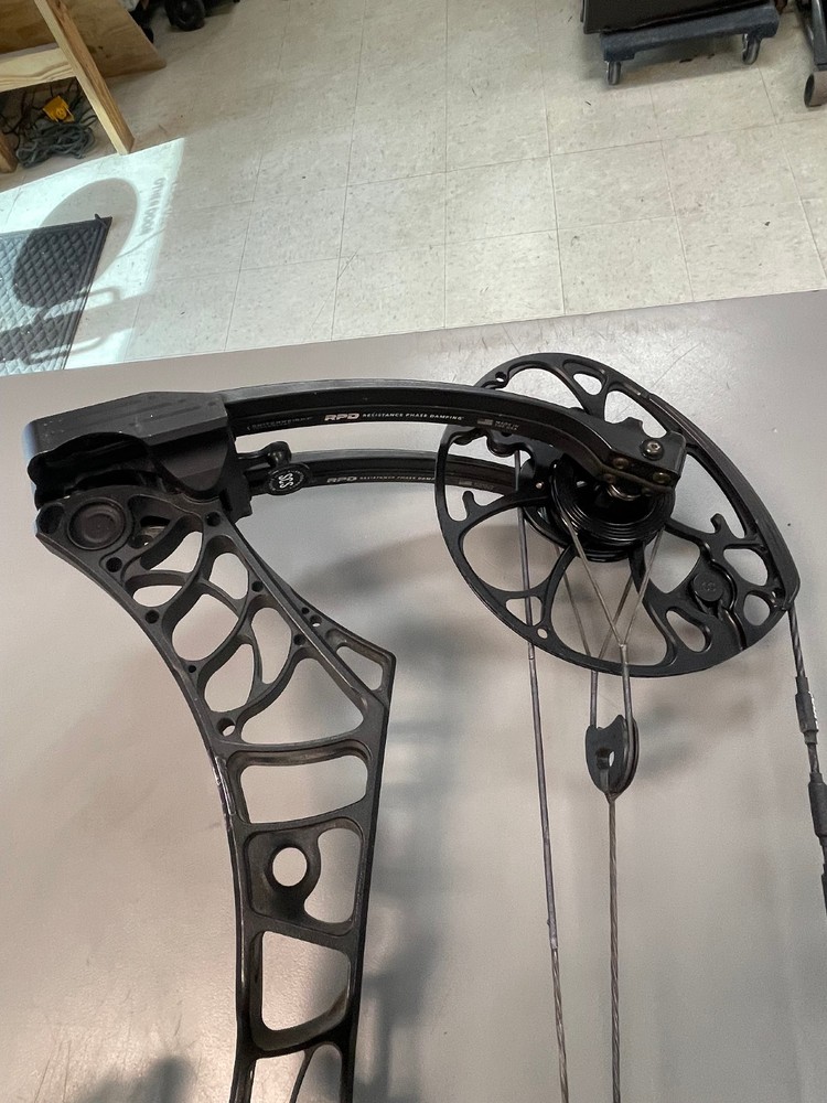 Matthews compound bow phase 4 29 Right Hand