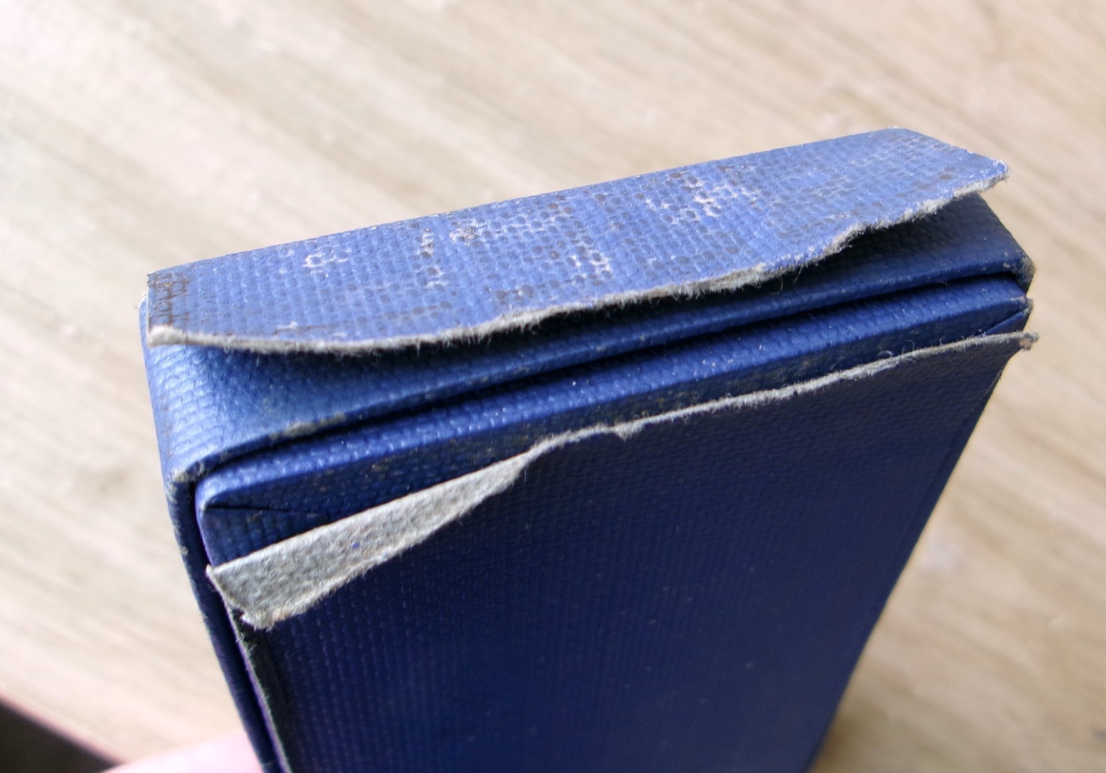 US WW2 Victory Medal in box of issue + ruptured duck badge + ribbon bars