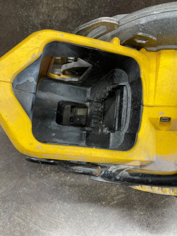Dewalt Worm Drive Style Circular Saw DCS577