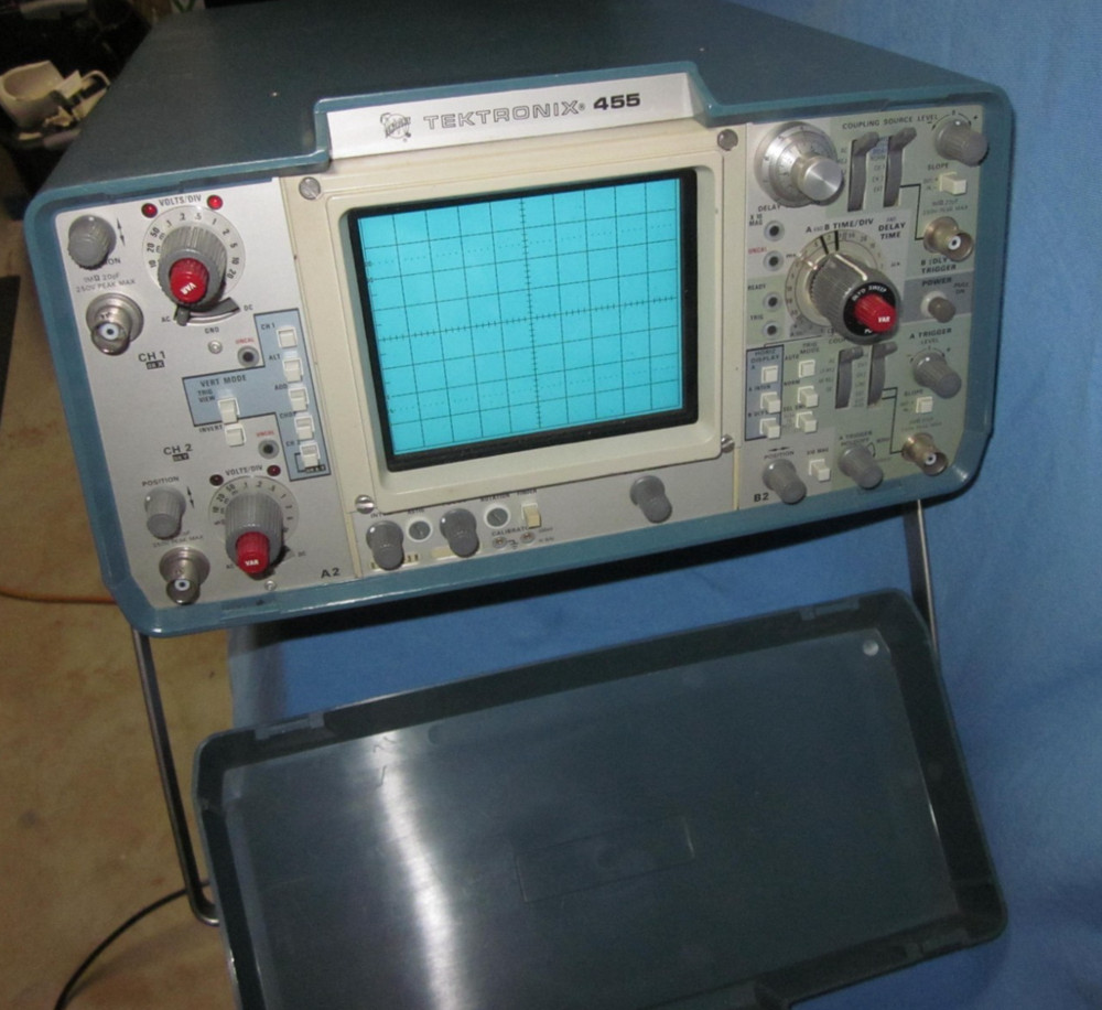 Tektronics 455 Oscilloscope .. did nothing when plugged in .. dead or user error