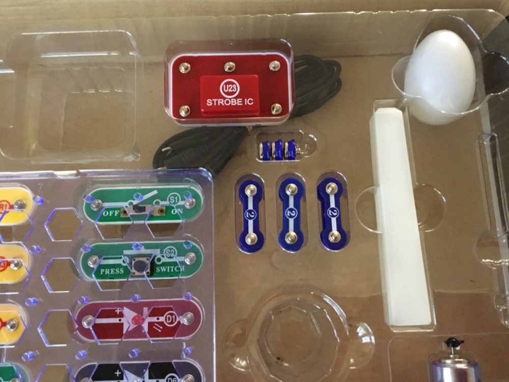 Snap Circuits LIGHT -please read missing parts