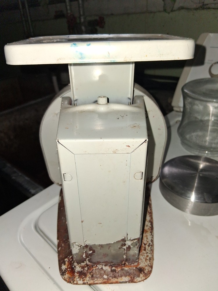 Vintage Pelouze Postal Scale.
