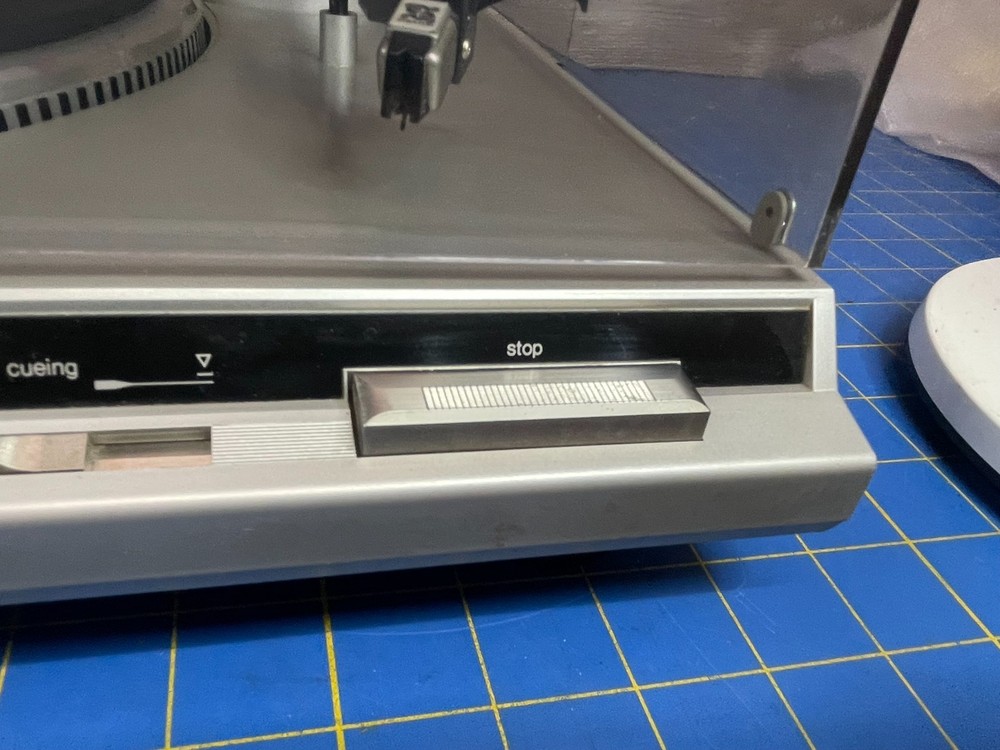 Technics direct drive auto-return turntable quartz SL-QD2