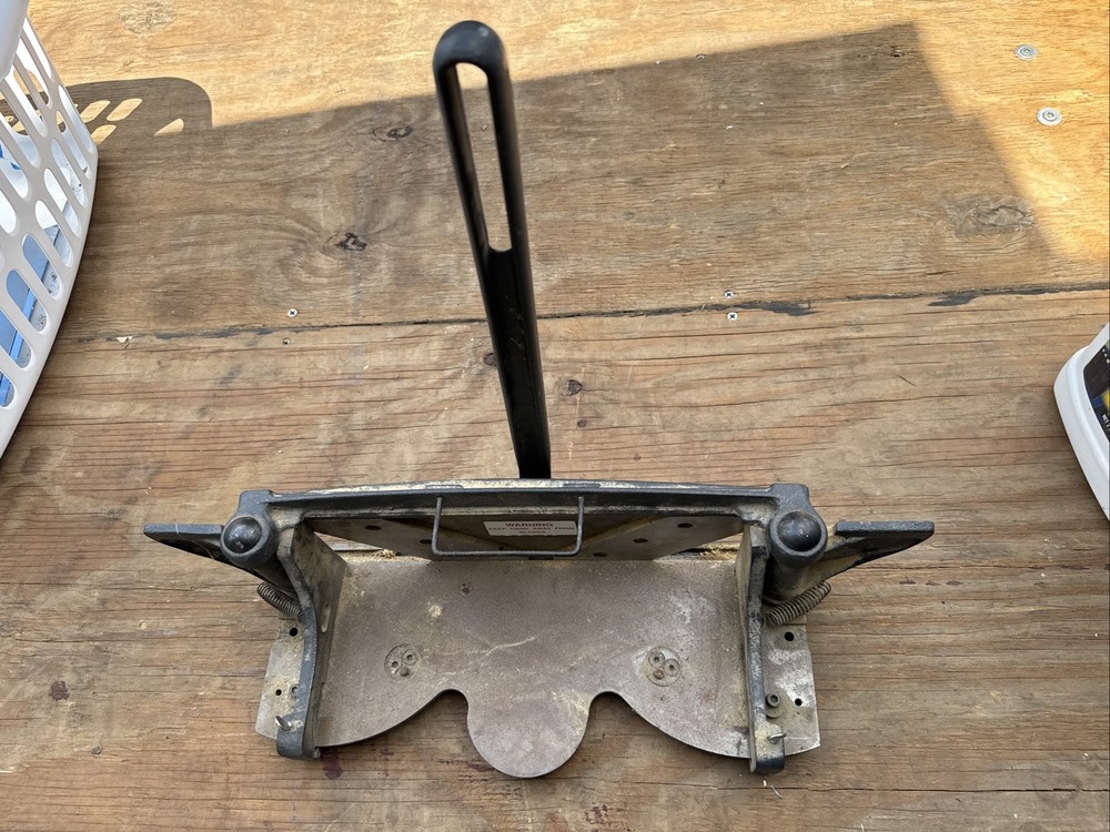 Grizzly G1690 Miter Trimmer With Handle