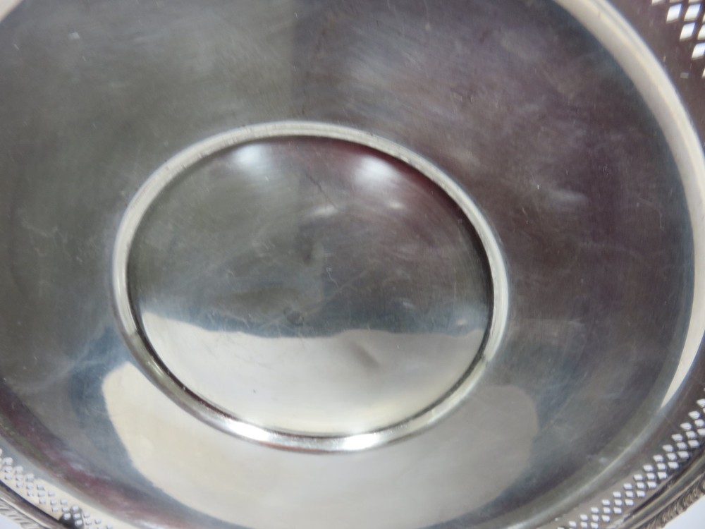 Silver Plate Serving Plate w Lattice Sides 10"