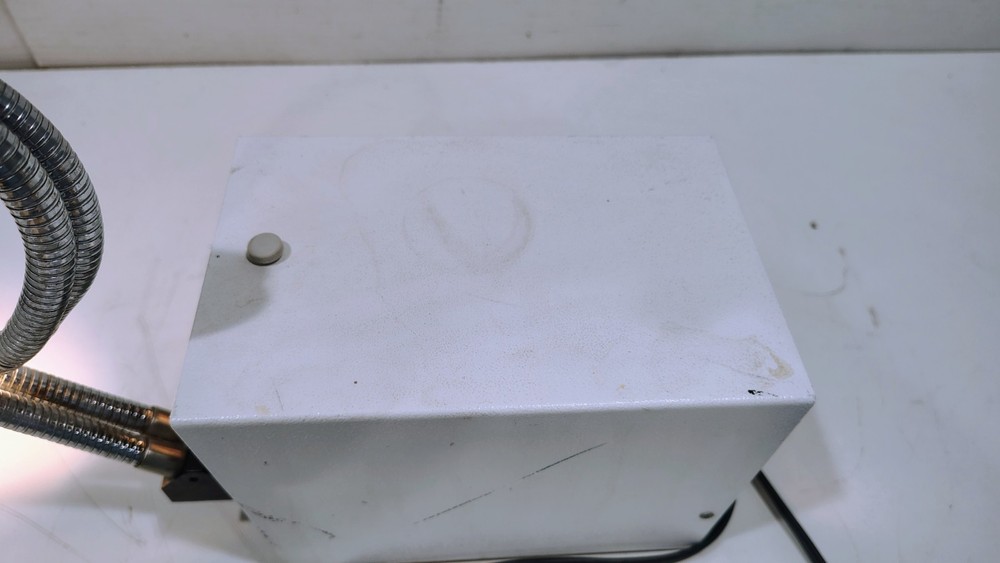 Fiber Optic Illuminator Lite Scope Cold Light Source Generates high-Intensity