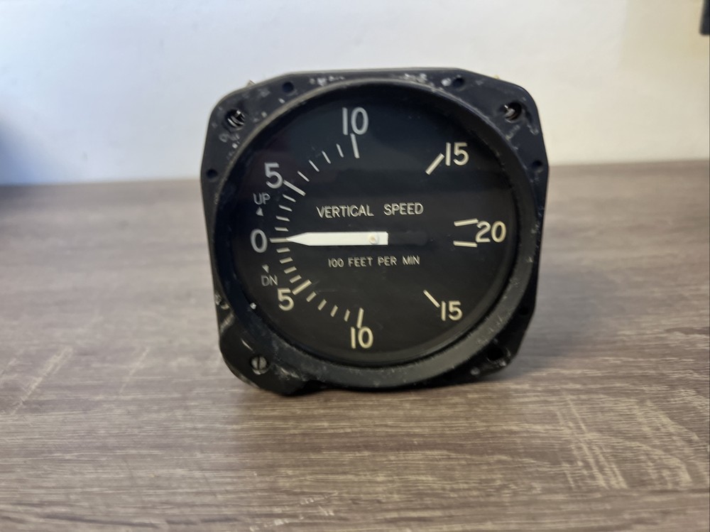 United Instruments, Inc. Vertical Speed Indicator P/N: 7000-C32