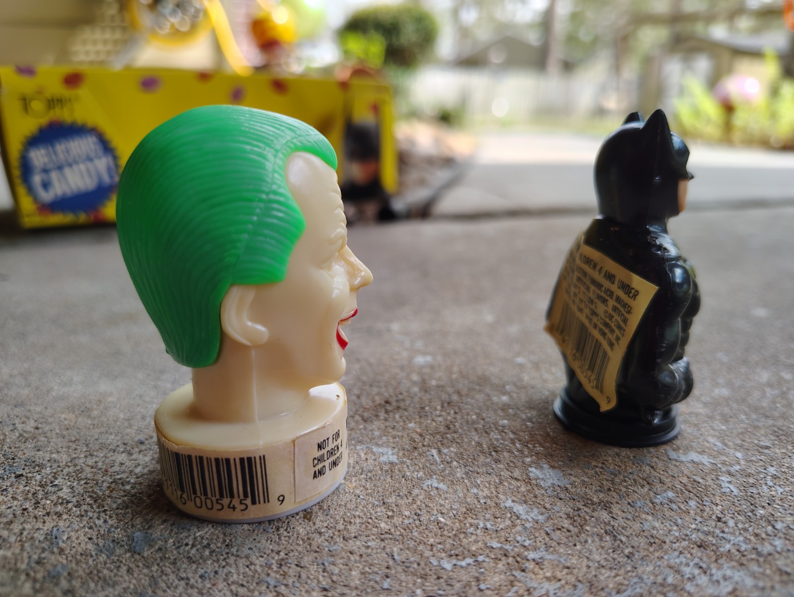 Vintage 1989 candy. Topps Batman Joker Plastic Figures open box w/ 24 packs