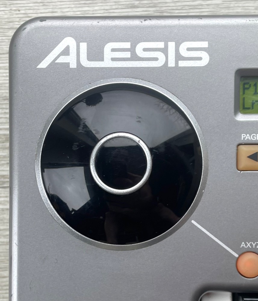 Alesis Photon X25 USB/MIDI Keyboard Controller Powers On Working but Read