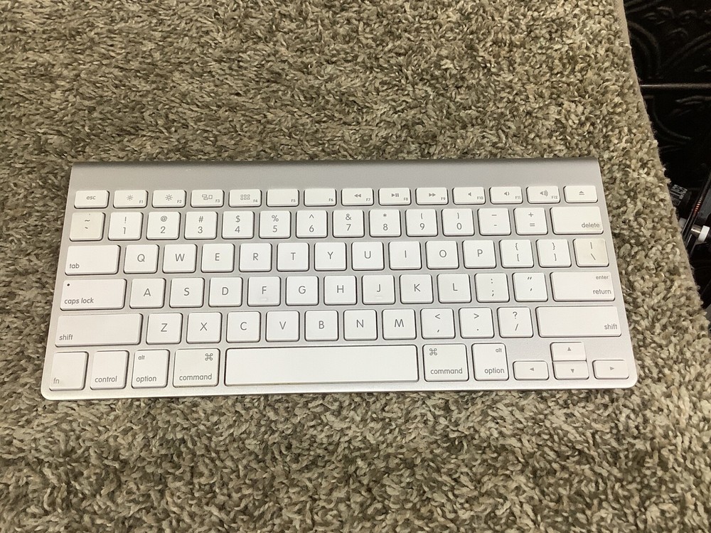 Apple Wireless Keyboard A1314
