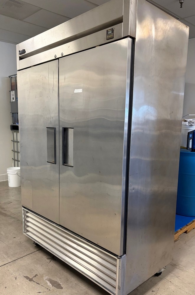 True TS-49F Two Section Reach-In Freezer