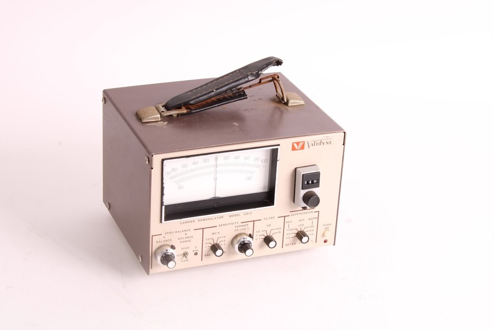 Validyne CD12 Carrier Demodulator Balance Sensitivity Vernier Analog Panel Meter