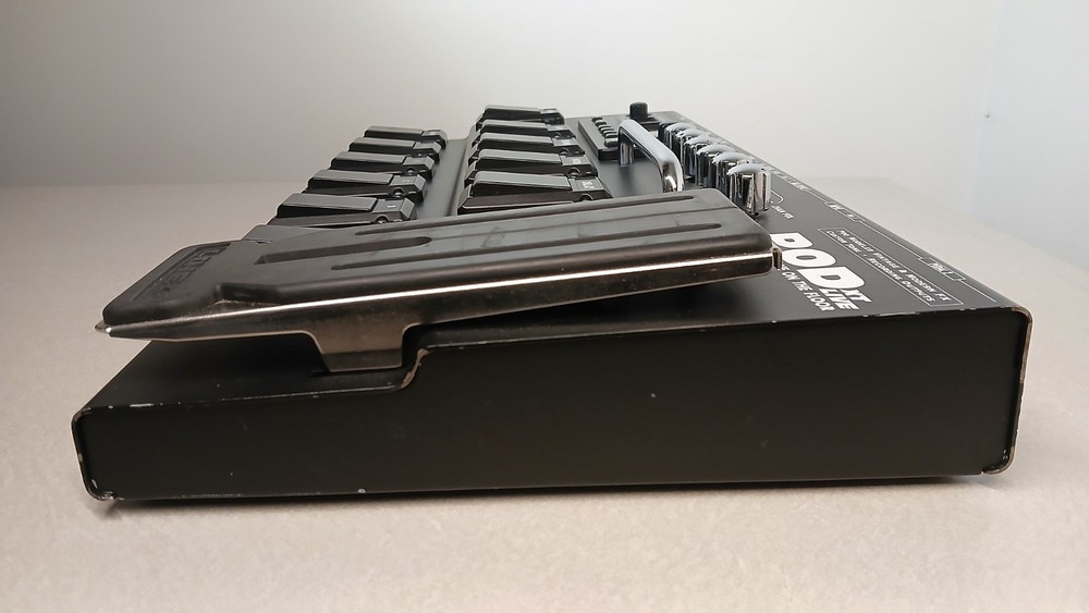 LINE 6 POD XT Live Guitar Multi-Effects