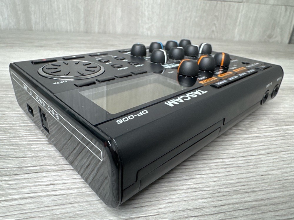 Tascam DP-006 Digital Pocketstudio 6-Track Recorder (A1D030297)