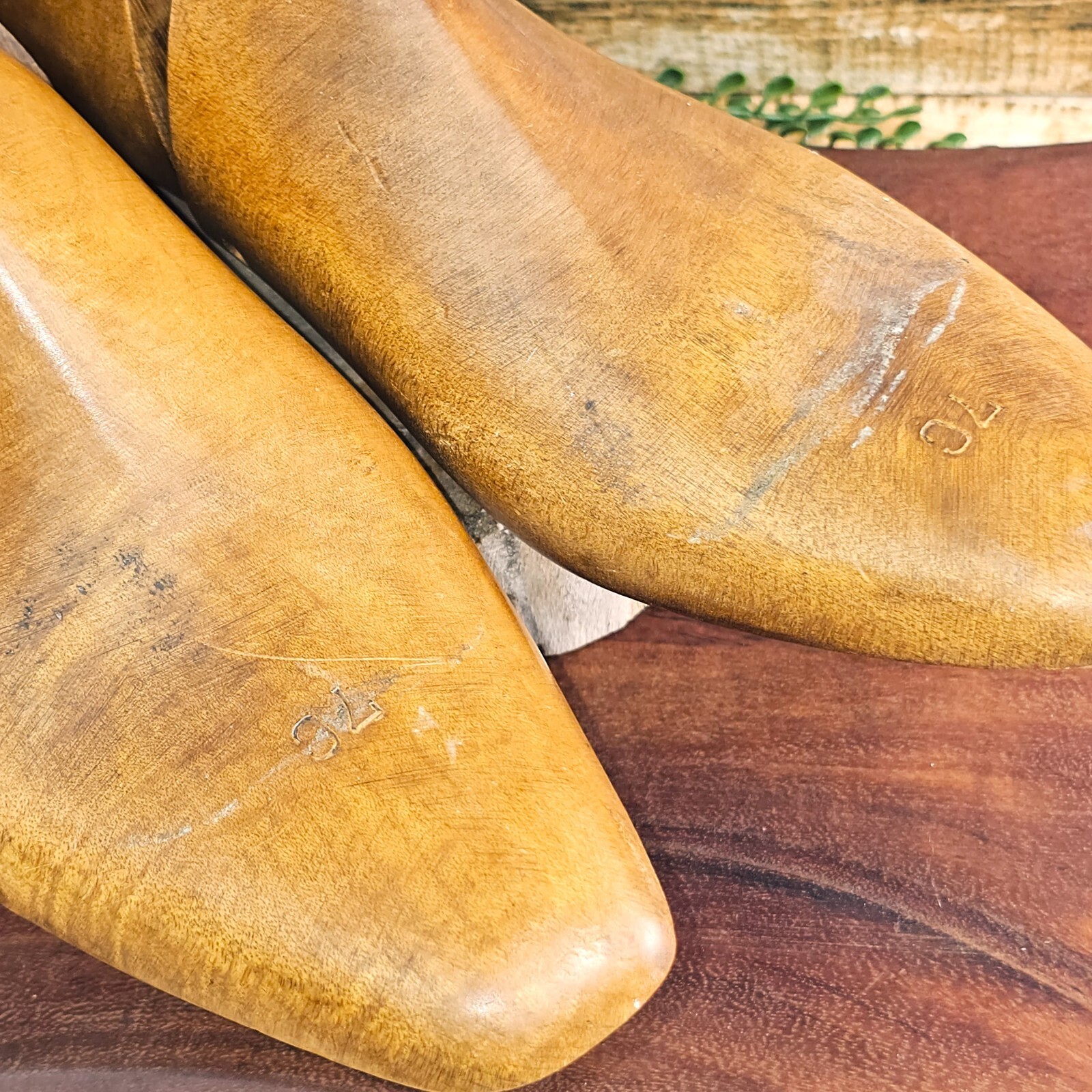 Vintage Wooden Shoe Trees Form Insert Stretcher Shaper Mold Mens Pair Size 7C