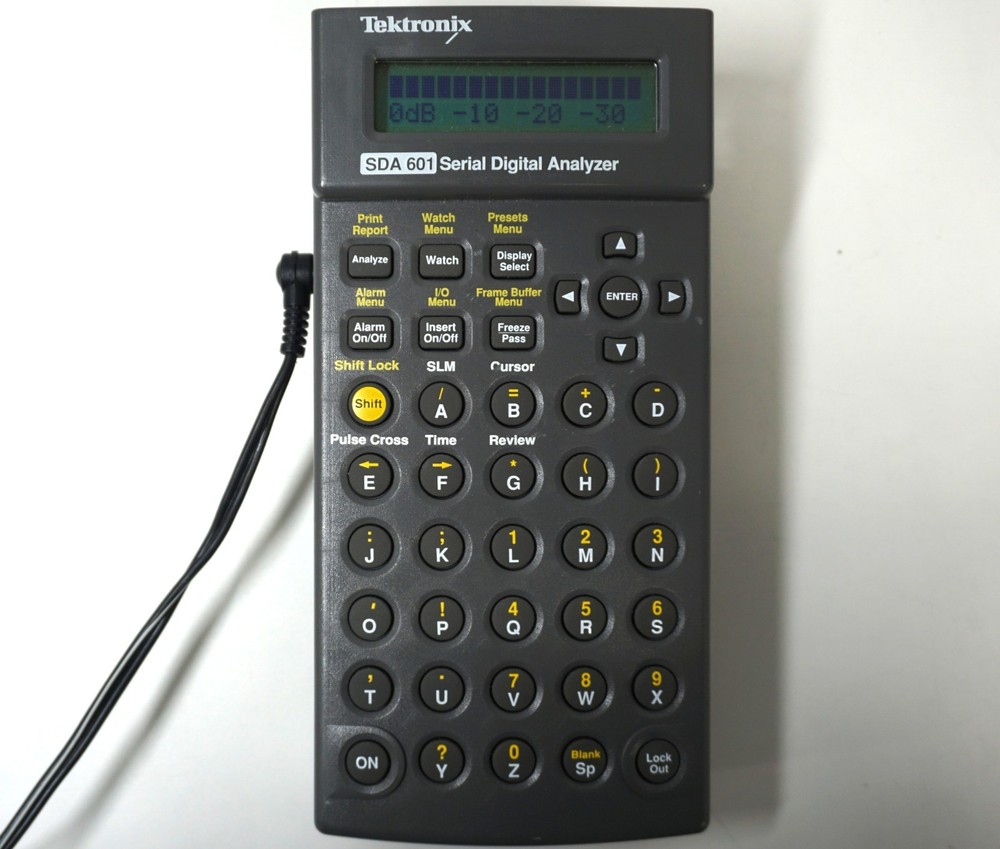 Tektronix SDA 601 Digital Analyzer w/ Tektronix AC Adapter