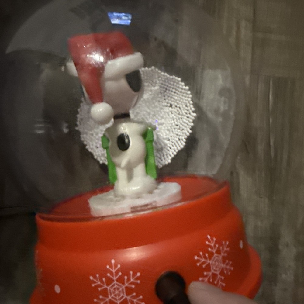Snoopy Electric Snow Globe