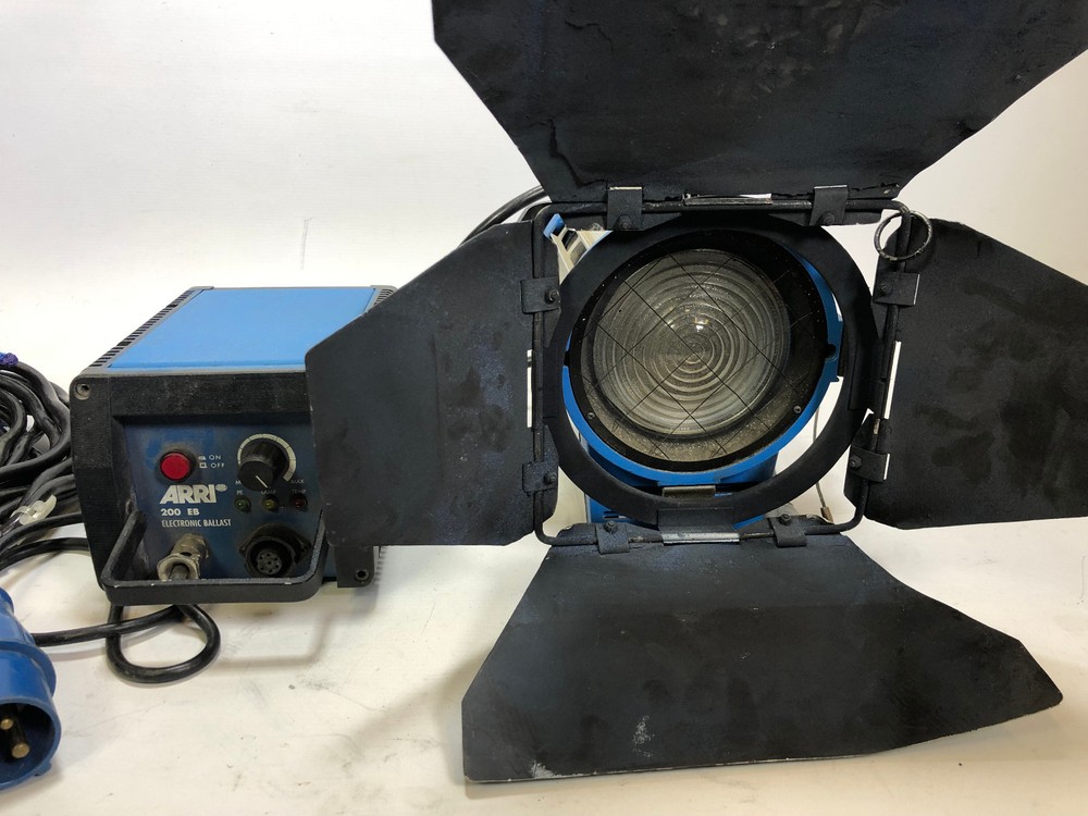 Arri compact 200w HMI lighting kit