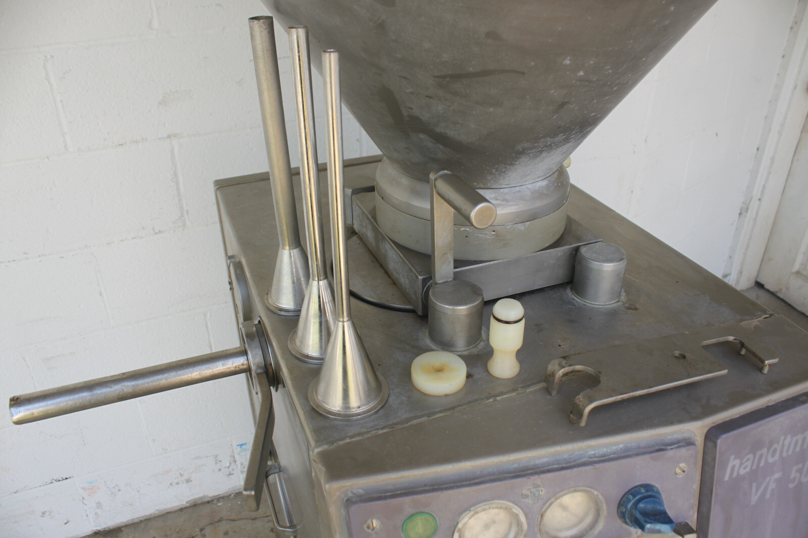 HANDTMANN VF 50 VACUUM PORTIONING FILLER STUFFER MACHINE AS-IS