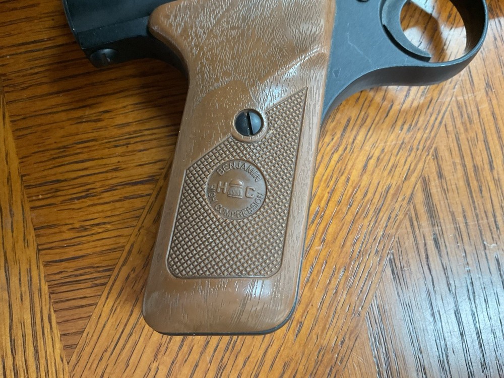 BENJAMIN 137 AIR PISTOL