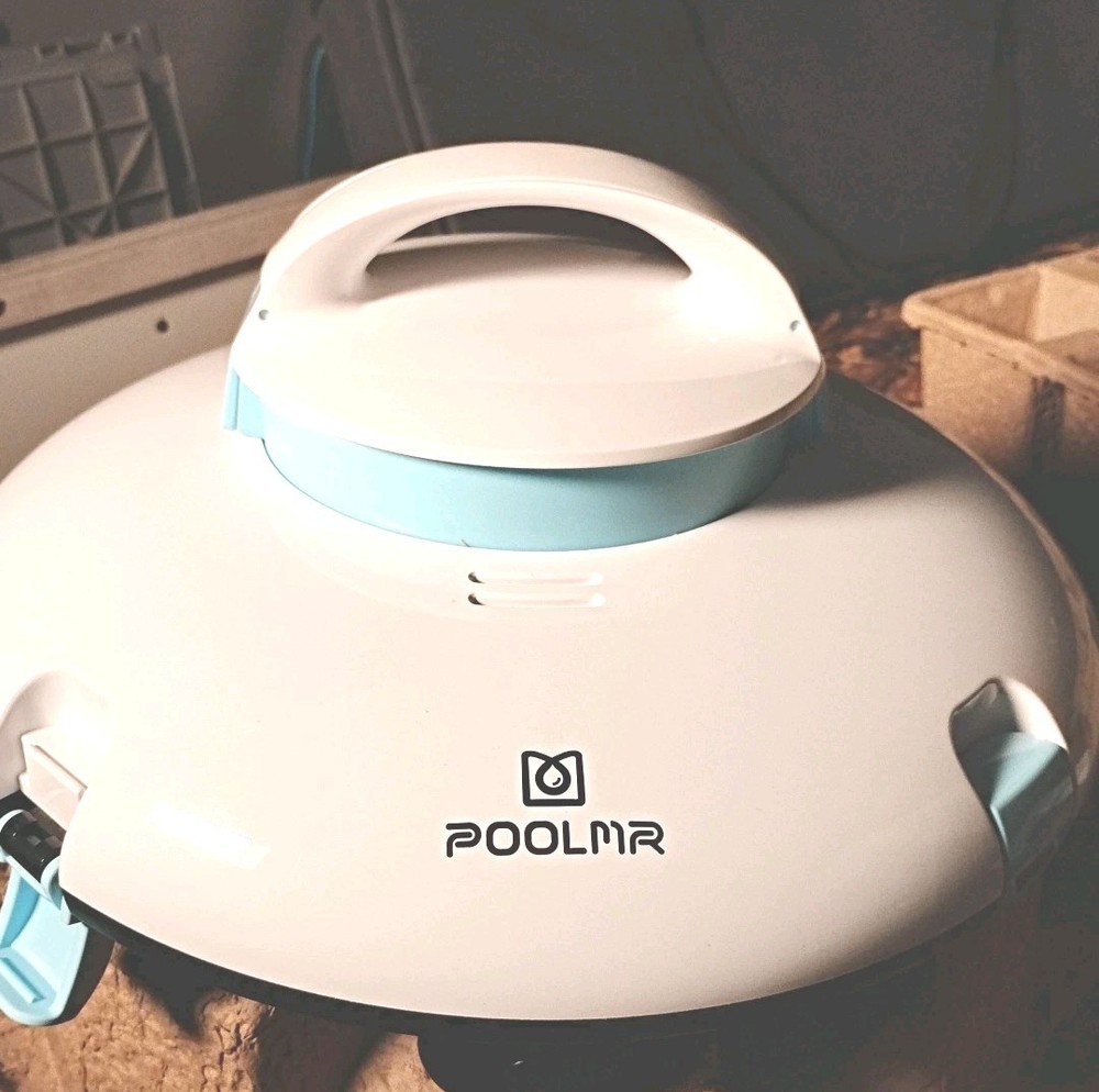 POOLMR Robotic Pool CLEANER