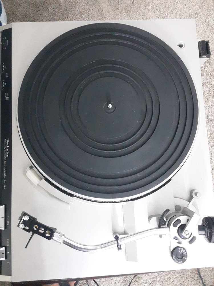 Turntable Technics Sl-220 Servo Automatic  Works 💪great