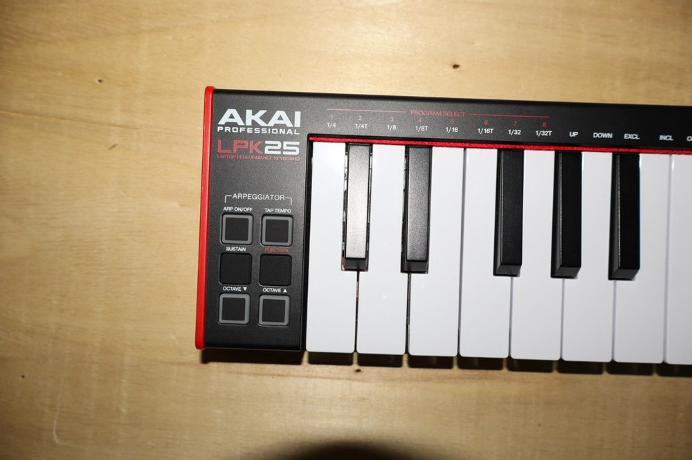 AKAI Professional LPK25 - USB MIDI Keyboard Controller with 25 Responsive Synth