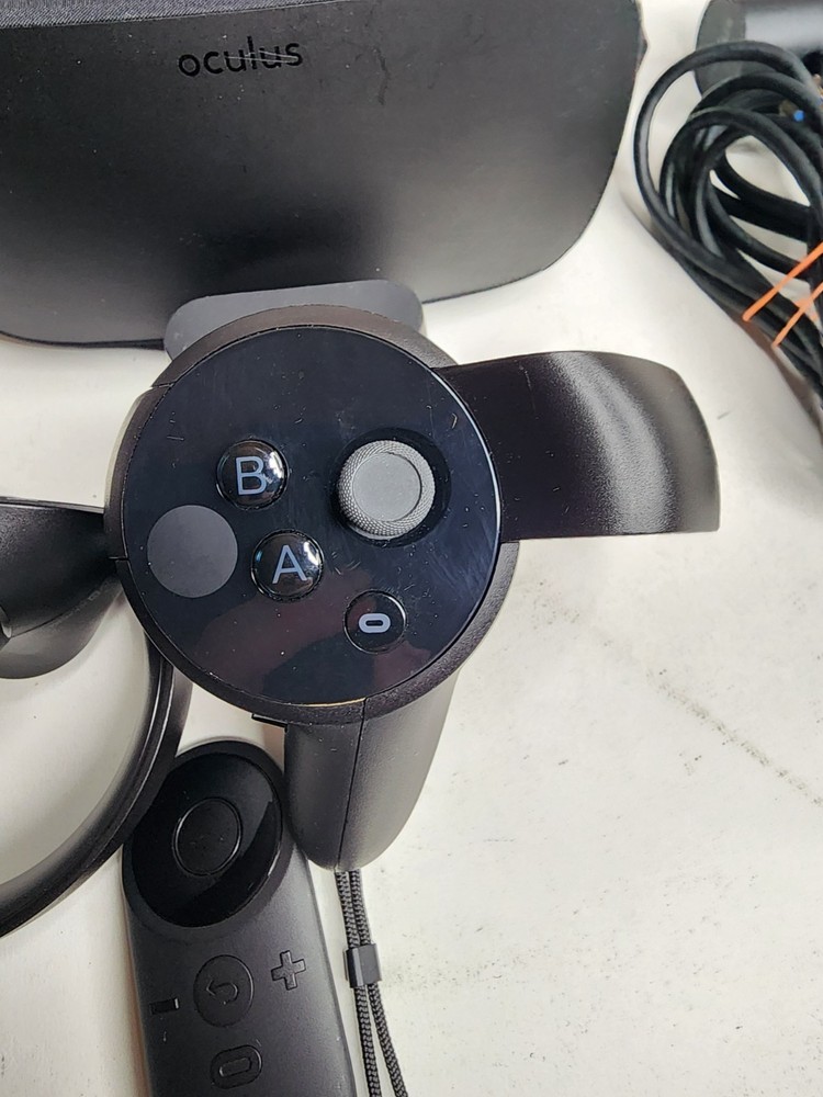 Oculus Rift CV1 Headset W/ 2 Controller & 2 Sensor