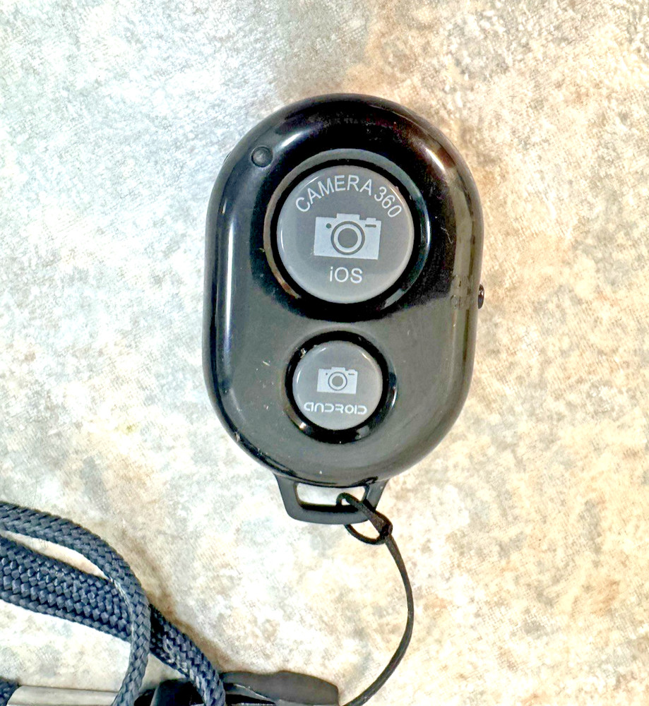 Bluetooth Remote Shutter CAMERA 360 iOS | Android with Scandisk Lanyard