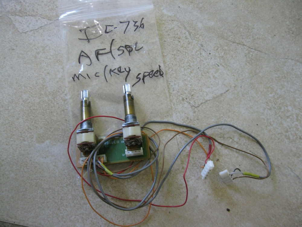 Icom IC-736 AF/SQL + MIC/Keyspeed controls in Excellent shape working fine