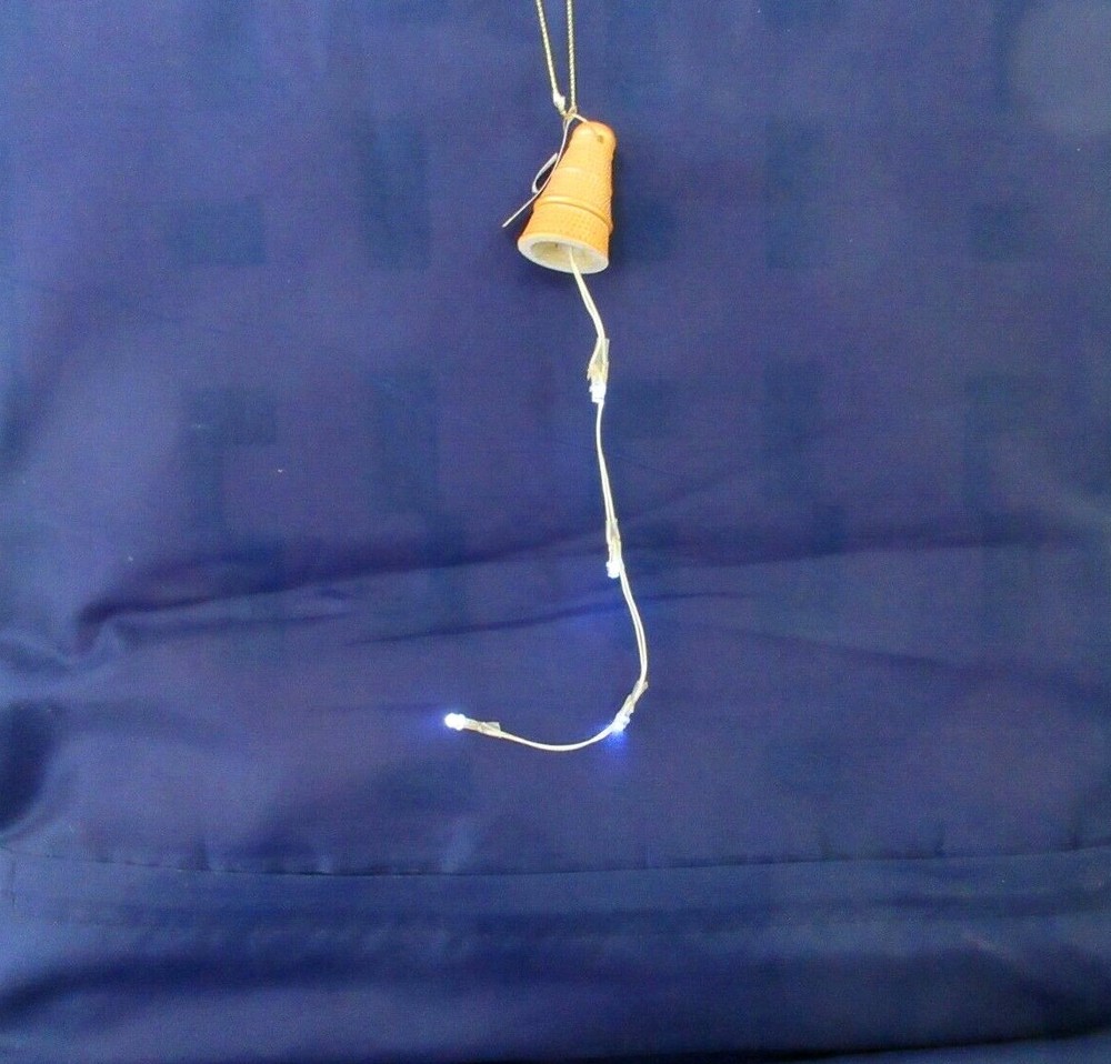 4 SMALL LIGHTS ON STRING W/ ON/OFF SWITCH