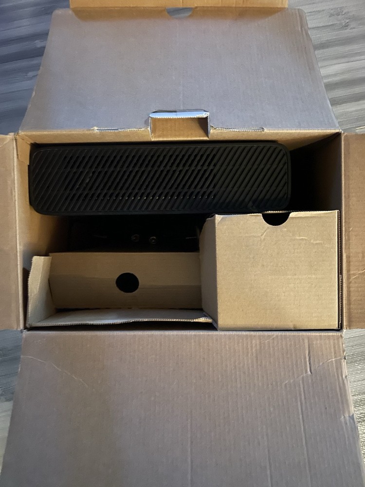 xbox 360 with two controllers Read Desc