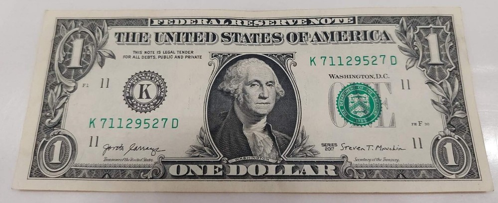 $1 Bill Misaligned One Digit Serial Number *7* STUCK DIGIT Minor ERROR Misprint