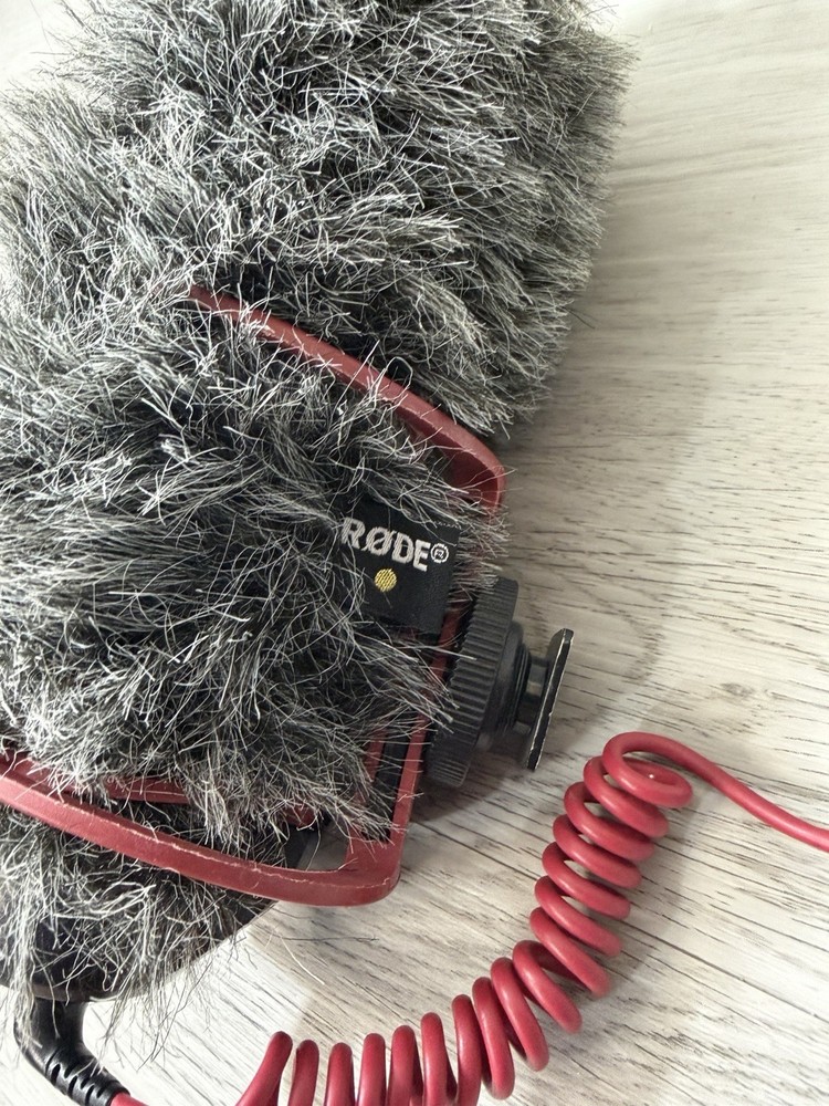 Rode VideoMicro Compact On-Camera Shotgun Mic Deadcat Windscreen Coiled Cable