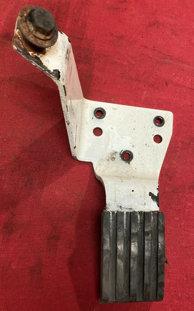 MACK CXU613 HOOD REST SUPPORT BRACKET RH