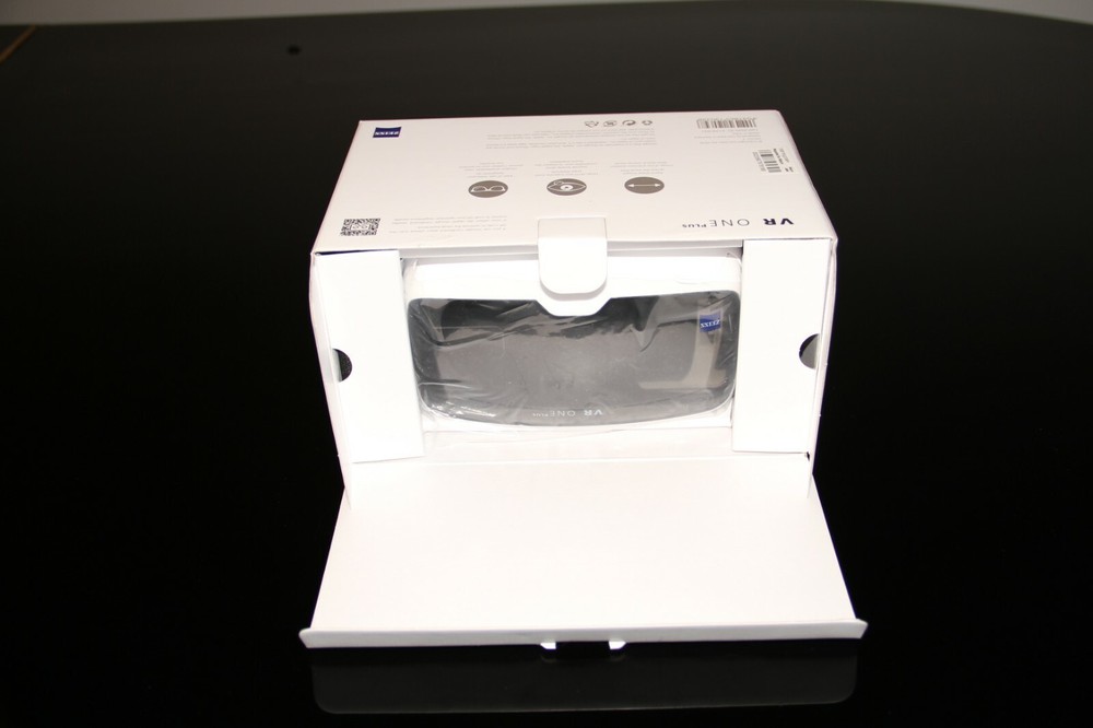 Zeiss VR One Plus - Virtual Reality Headset