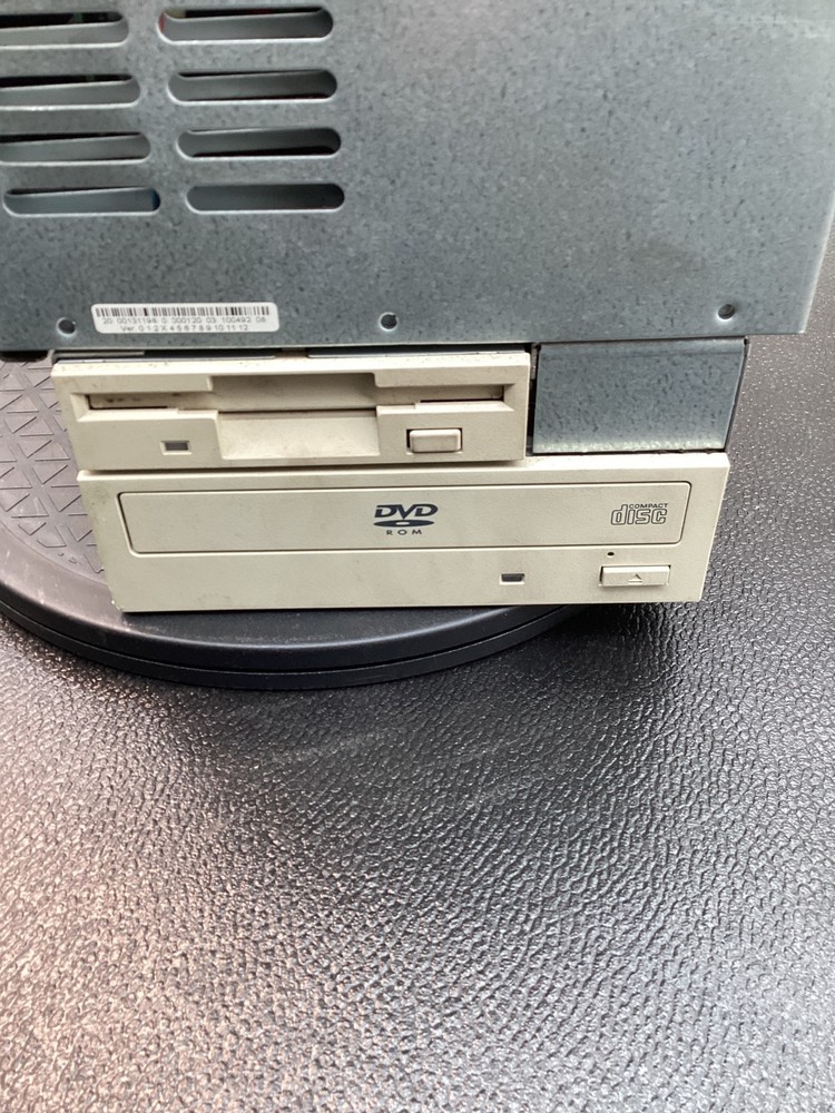 KUKA KPC ED05 133594 ROBOT CONTROLLER 24VDC USED