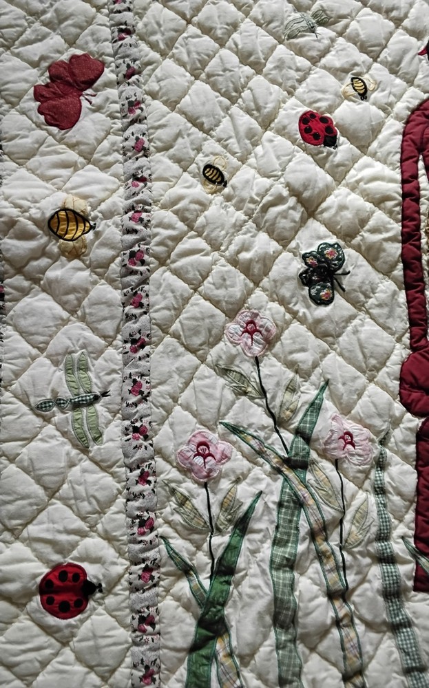 Patch Magic Group Applique & Embroidered Quilt - Ladybugs, Bees, Garden