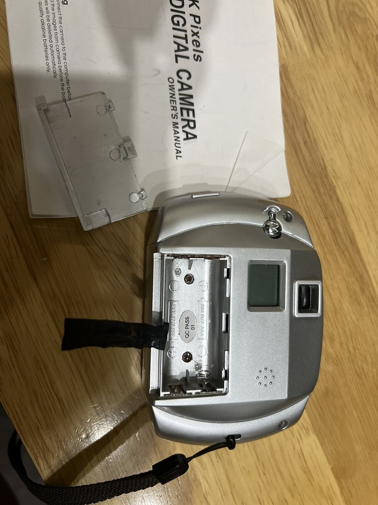 DigiGr8 300k Pixels Digital Camera - Spares Or Repairs