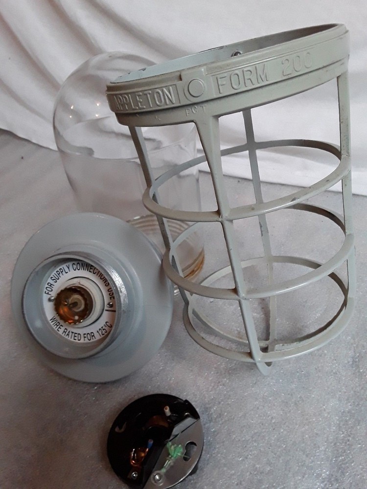 Appleton VU 200 Explosion Proof Light Excellent-possibly NOS MORE AVAILABLE