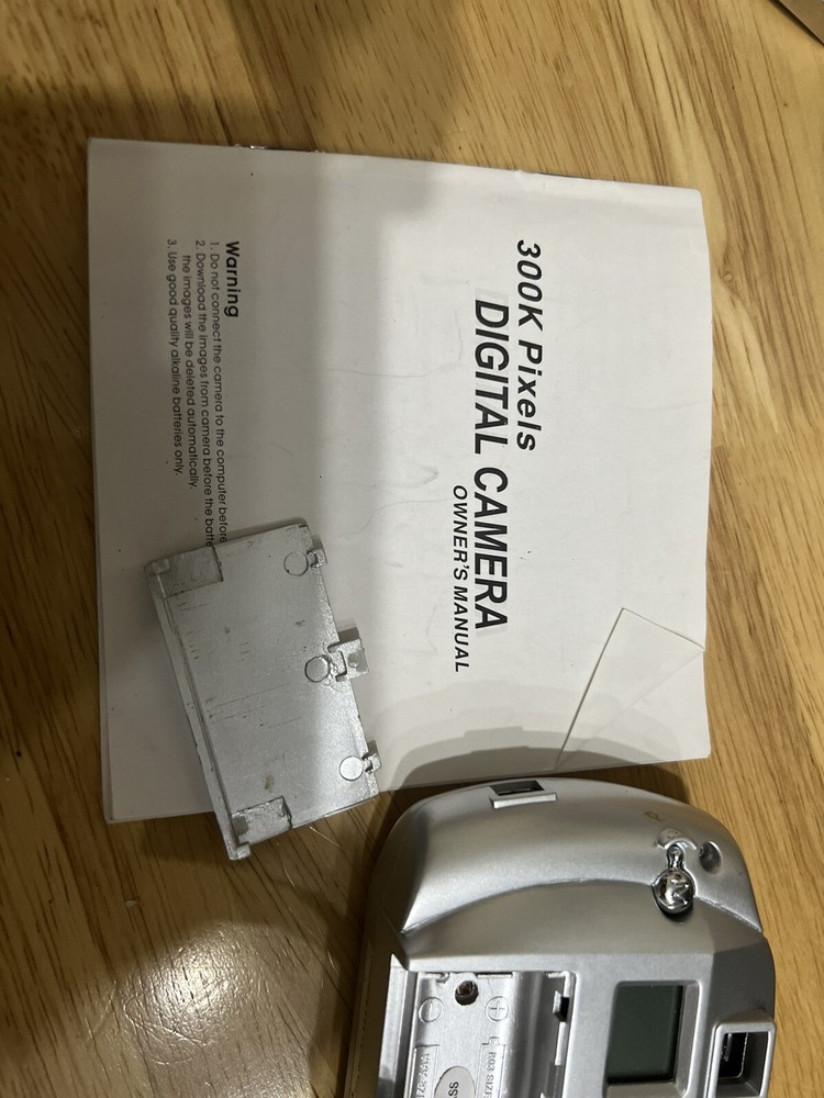DigiGr8 300k Pixels Digital Camera - Spares Or Repairs